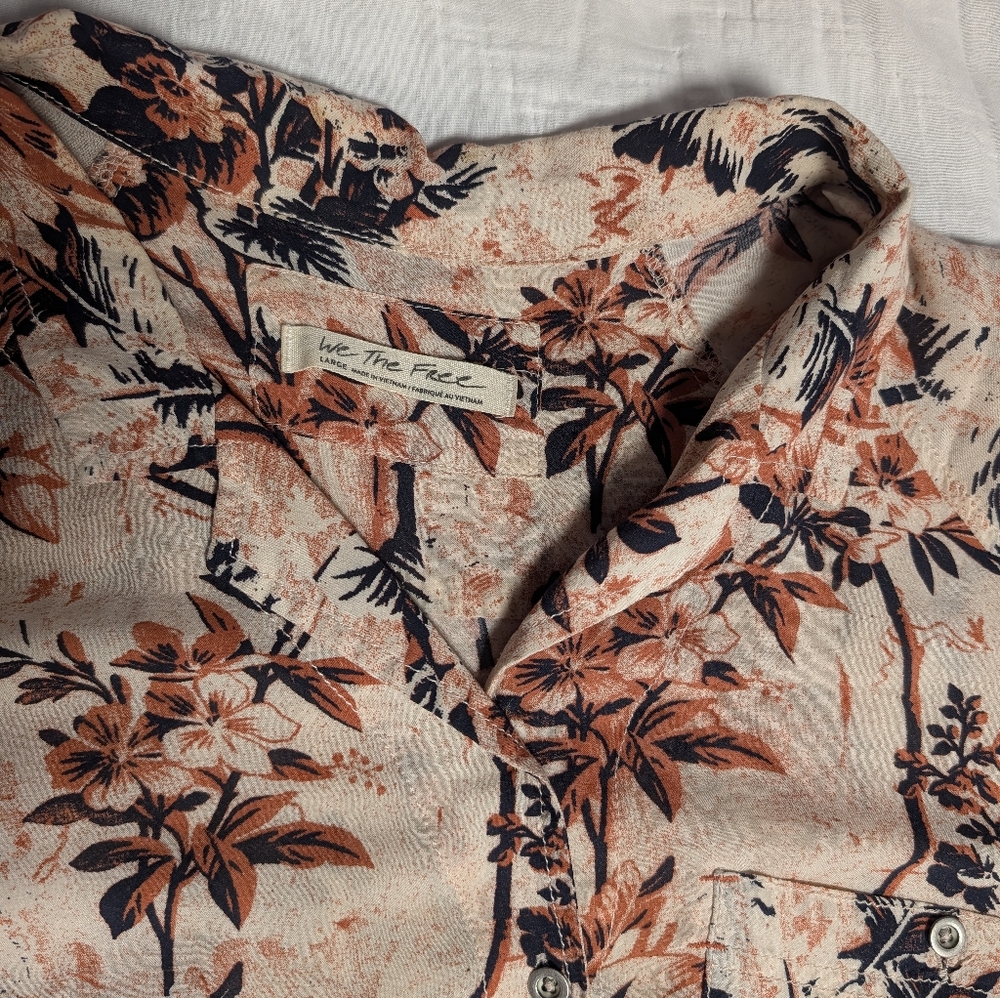 We The Free “It’s A Vibe” Buttondown • Floral Print • Size Large - Picture 4 of 10